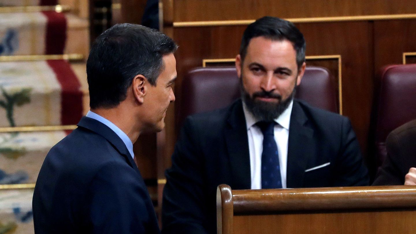 El presidente del Gobierno en funciones, Pedro Sánchez (iz), y el líder de Vox, Santiago Abascal (d). (EFE)