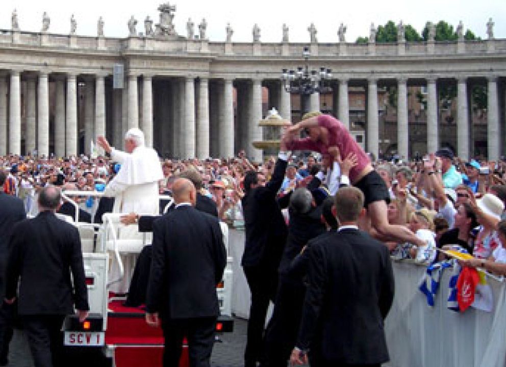 Foto: El hombre detenido no quería herir al Papa, según el Vaticano