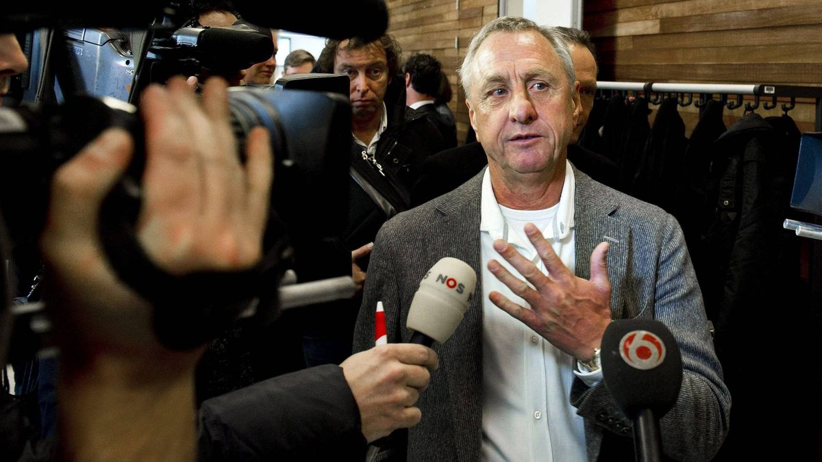 Cruyff: "El Barça siempre fichaba muchos peloteros y ahora los ha fichado el Madrid"