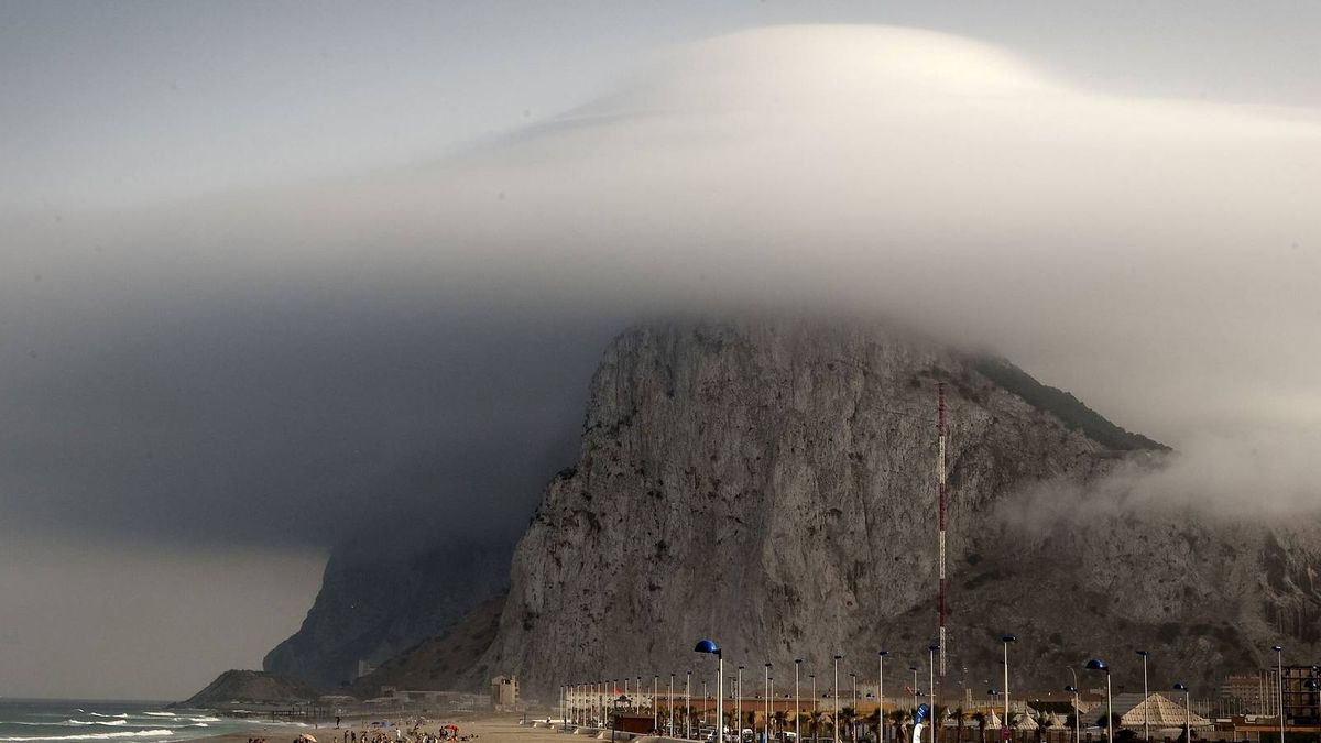 El Gobierno plantea rebajas en el Impuesto de Sociedades para competir con Gibraltar