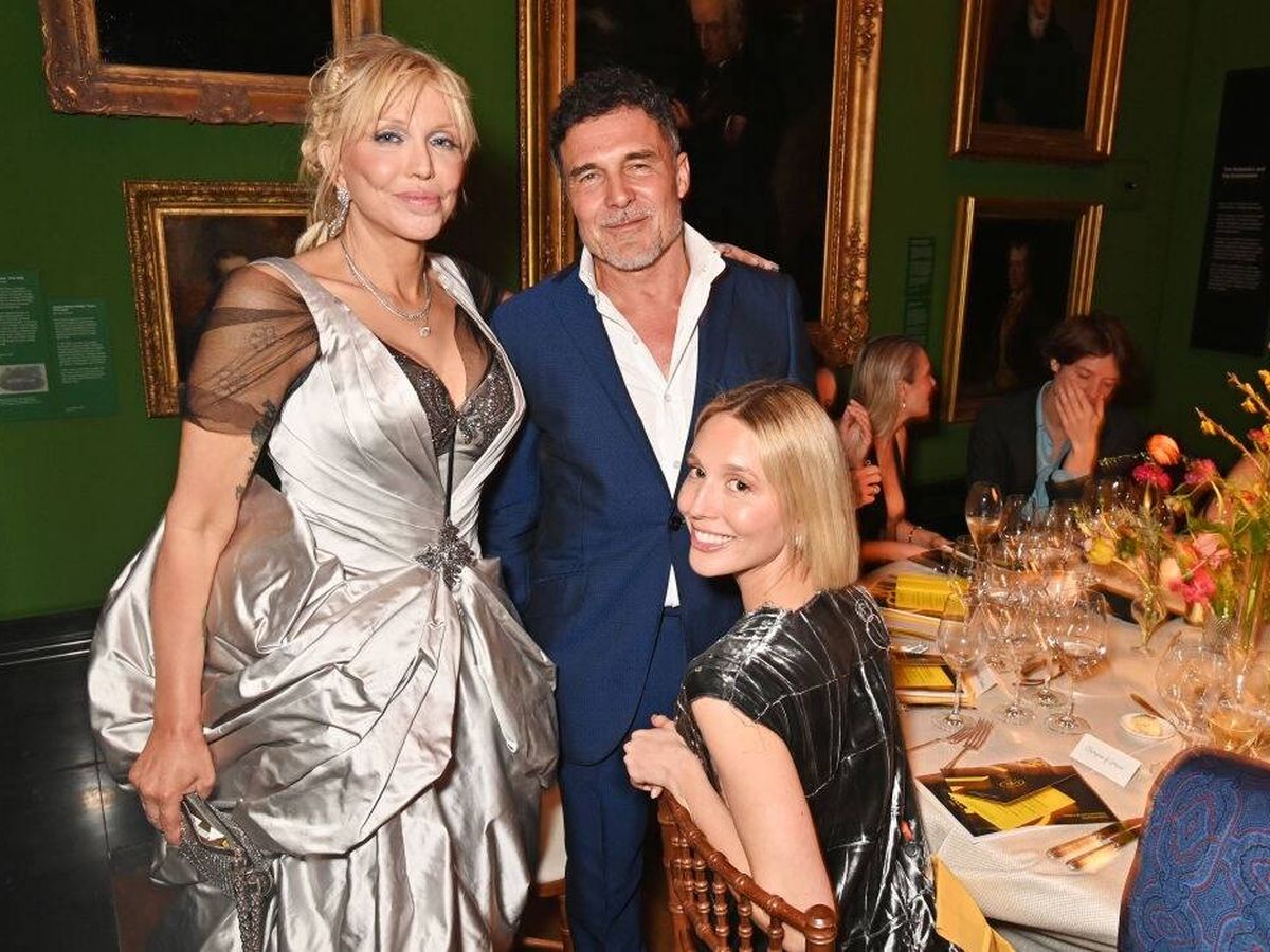 Foto: Olympia de Grecia y Courtney Love se conocieron en la gala celebrada en la National Portrait Gallery. (Getty)