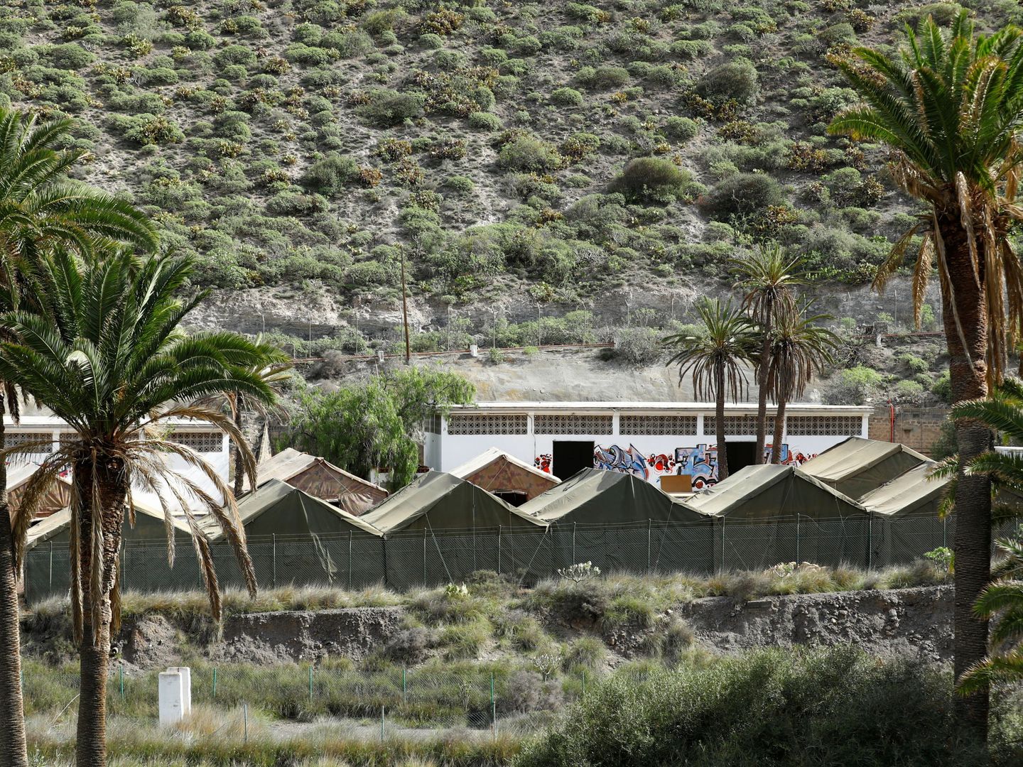 Campamento militar para alojar a los migrantes que han llegado a Gran Canaria. (Reuters)