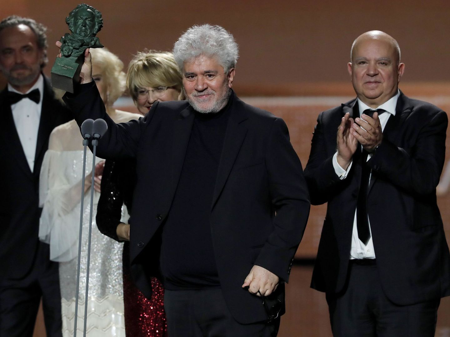 Almodóvar, gran triunfador de la noche, Goya a la mejor película por 'Dolor y Gloria'. (EFE)
