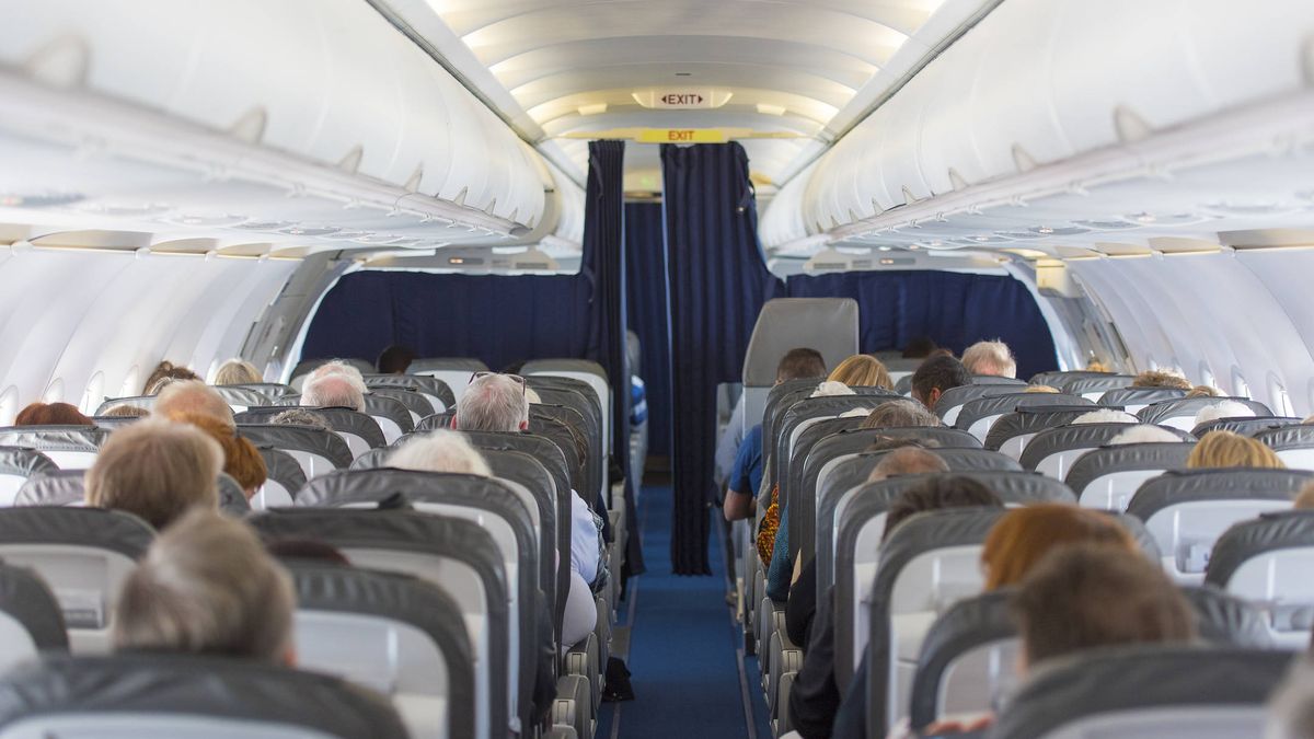 Una azafata española cuenta las peores cosas que ha visto hacer en un avión 