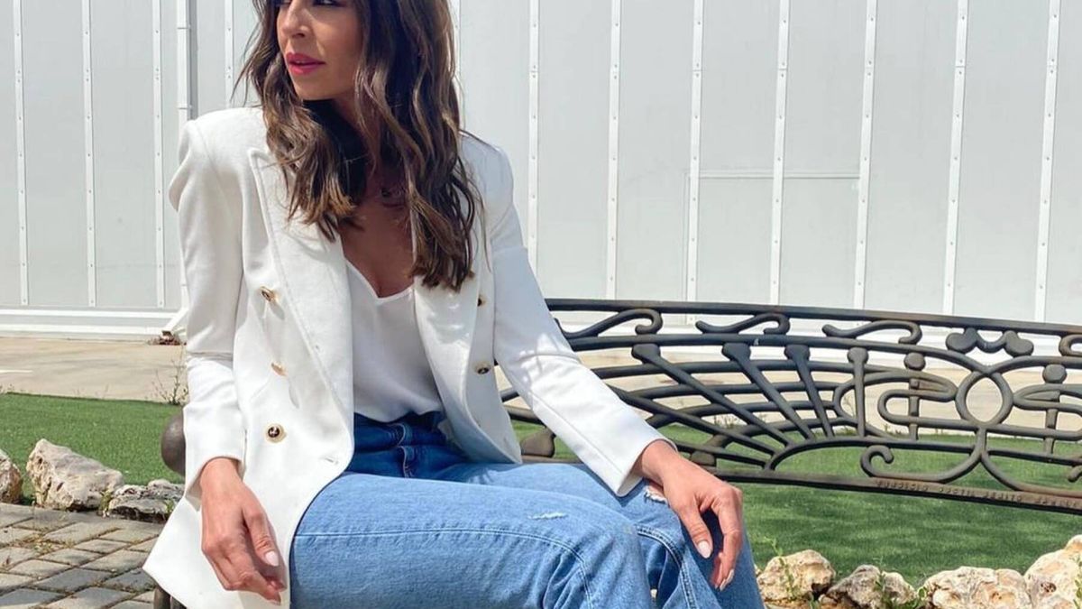 El nuevo look de Zara de Eva González: vaqueros rotos y básicos en blanco