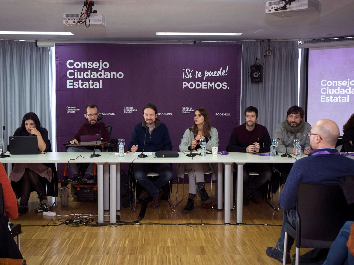 Foto: El secretario general de Podemos, Pablo Iglesias (c), junto a parte de la ejecutiva durante un Consejo Ciudadano Estatal del partido. (EFE)