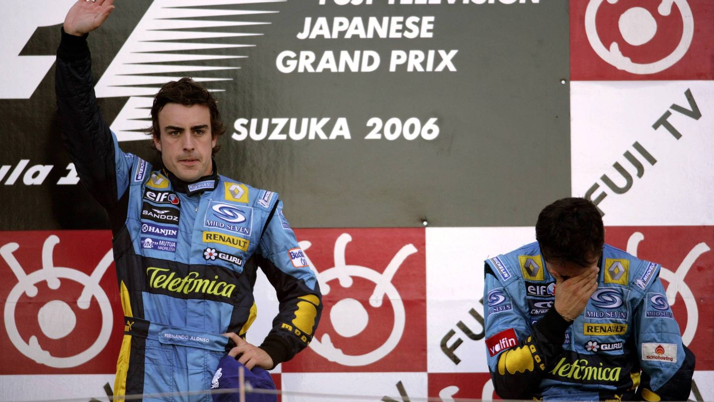 Alonso y Fischella durante el podio del GP de Japón. (Imago)