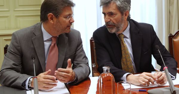 Foto: El presidente del Tribunal Supremo y del CGPJ, Carlos Lesmes, y el ministro de Justicia, Rafael Catalá. (EFE)