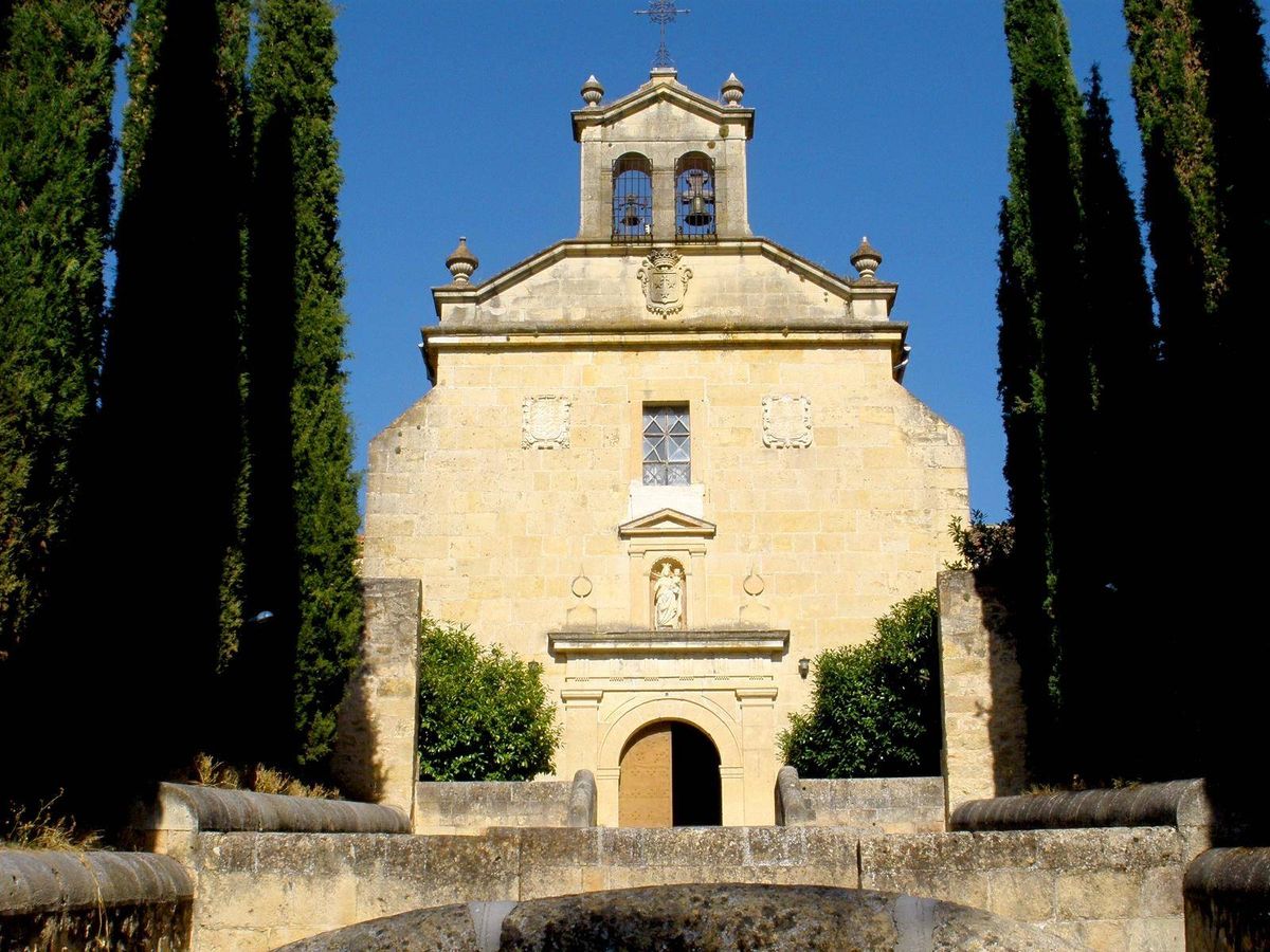 Foto: Fachada principal del convento de los Carmelitas Descalzos de Segovia.