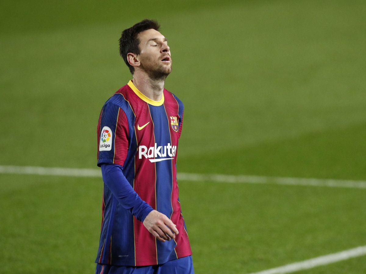 Foto: Leo Messi se lamenta de una lesión en una imagen reciente. (Reuters)