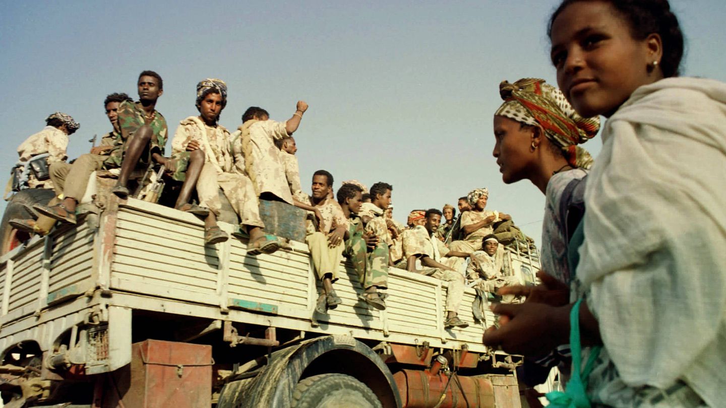 Soldados eritreos celebran la independencia. (Reuters)