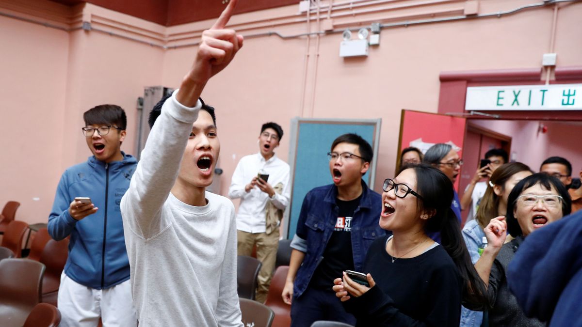 Aplastante victoria de los prodemócratas en las elecciones de Hong Kong