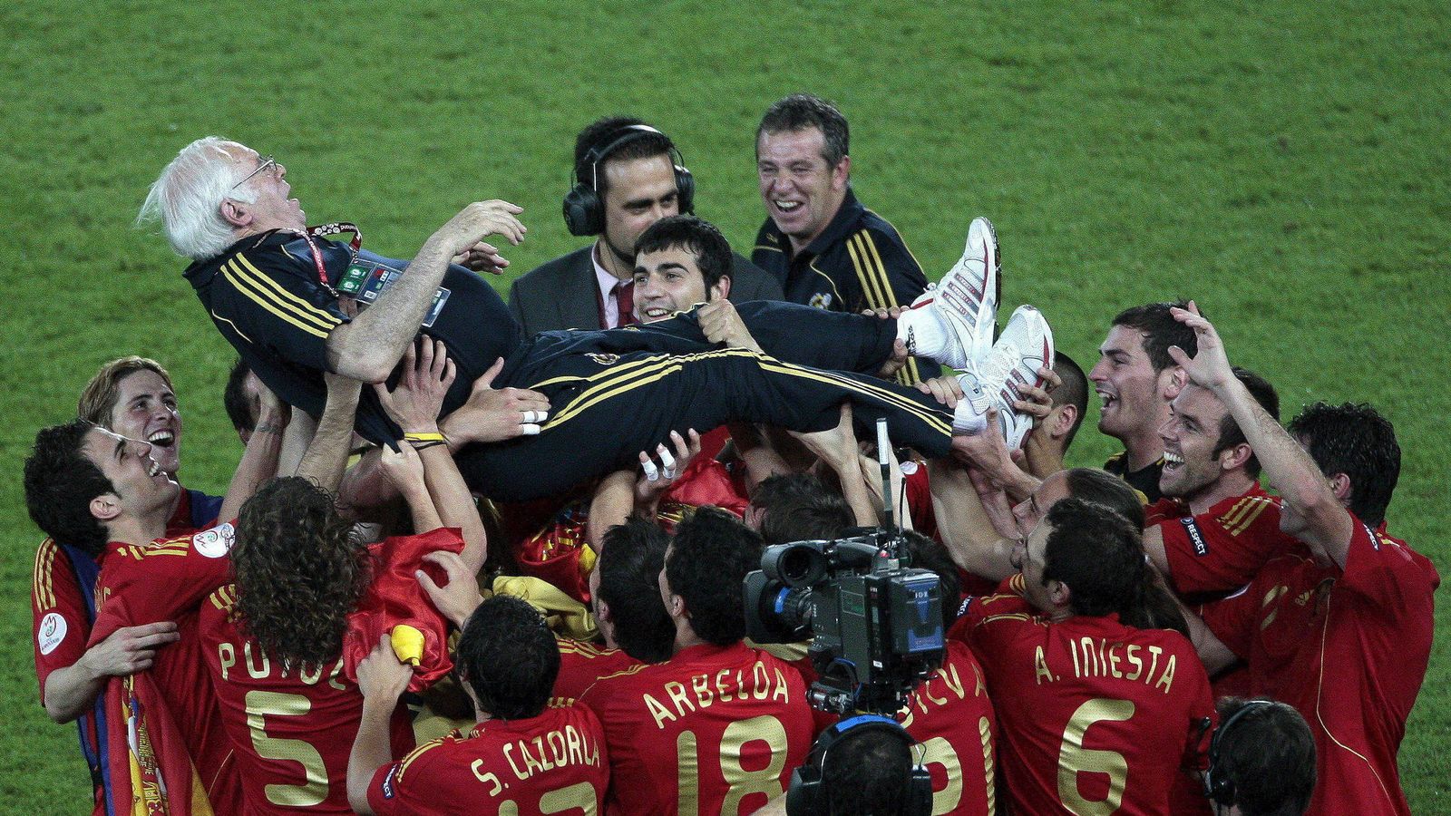 Luis Aragonés, en la celebración de la Eurocopa del 2008. (Efe)