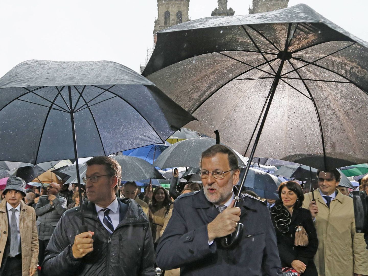El presidente del Gobierno Mariano Rajoy, junto al presidente de la Xunta, Alberto Núñez Feijóo. (EFE)