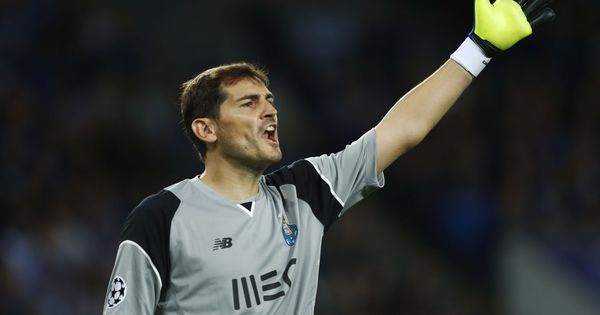 Foto: Iker Casillas, durante un partido con el Oporto. (Reuters)