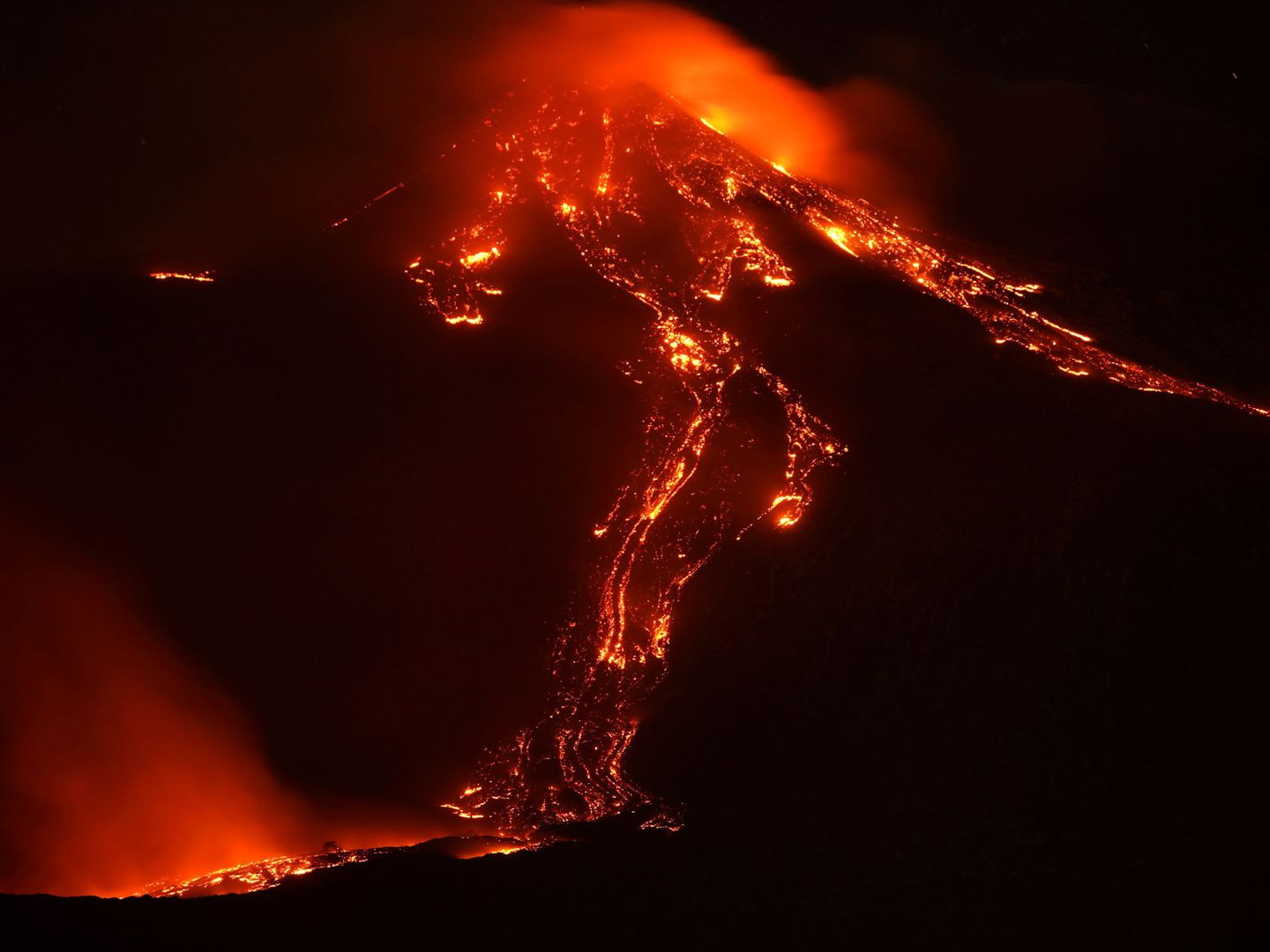 El volcán Etna en erupción. (Reuters)