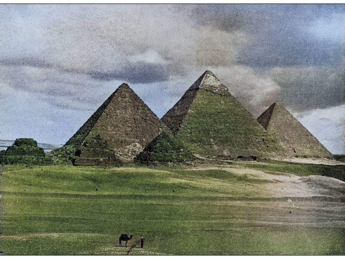 Foto: Las Pirámides de Guiza en 1894 (Fuente: iStock)
