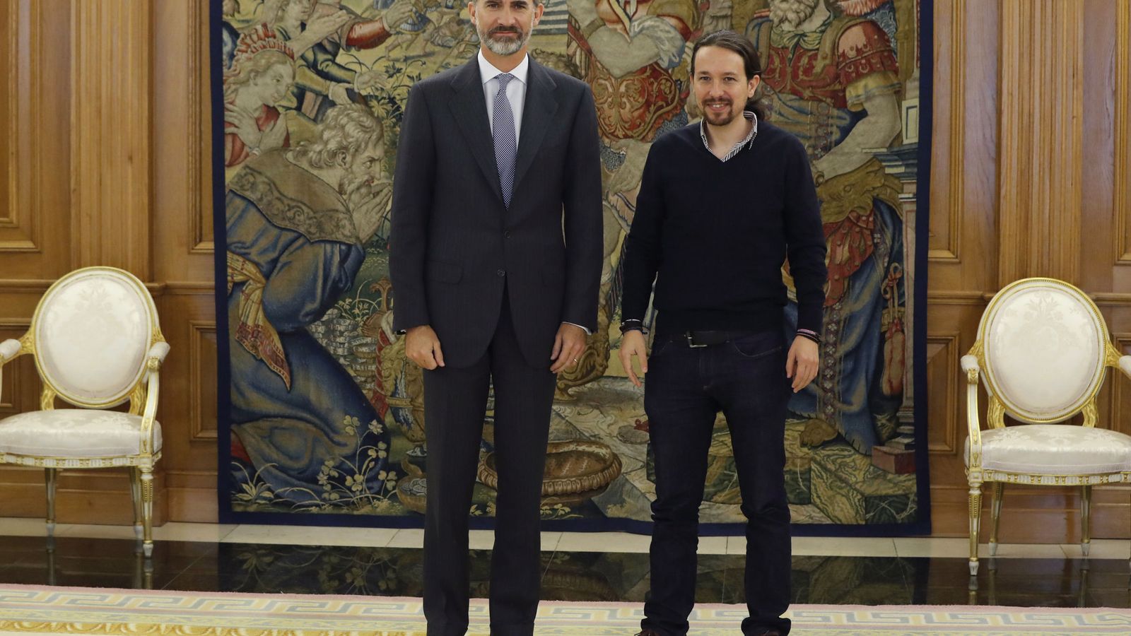 Foto: El rey Felipe VI recibe a Pablo Iglesias en la Zarzuela. (EFE)