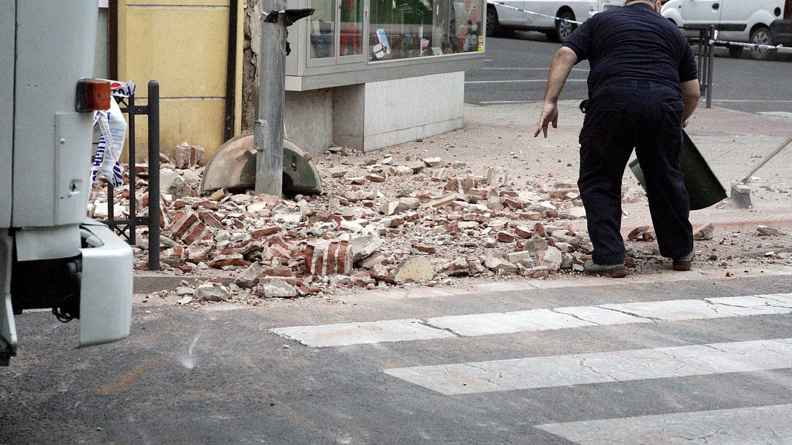 Foto: Destrozos en Melilla por el terremoto de hace dos días. (Efe)