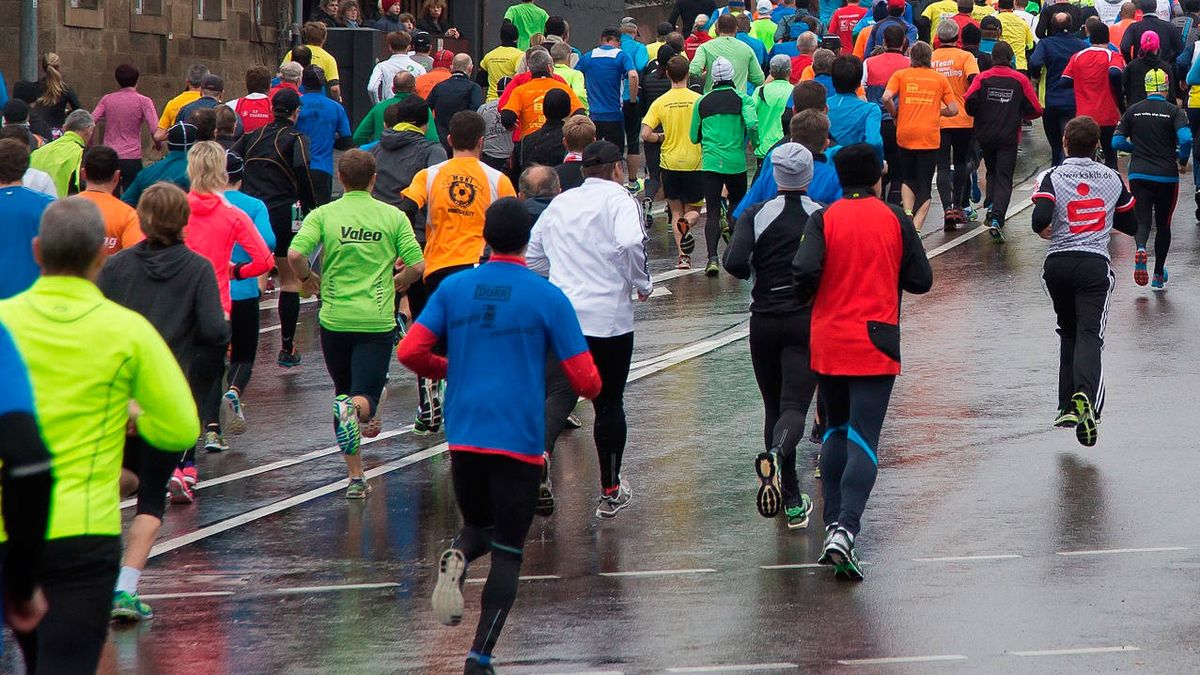 Cereza Reverberación Personas mayores La mejor ropa para running: cómo vestirse para salir a correr