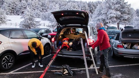 Tráfico del demonio en Navacerrada: mucho coche, poco parking y caos siempre que nieva