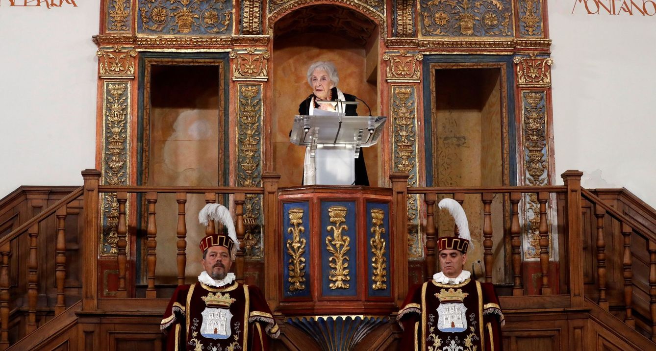 Ida Vitale durante la lectura de su discurso de aceptación del premio Cervantes. (EFE)