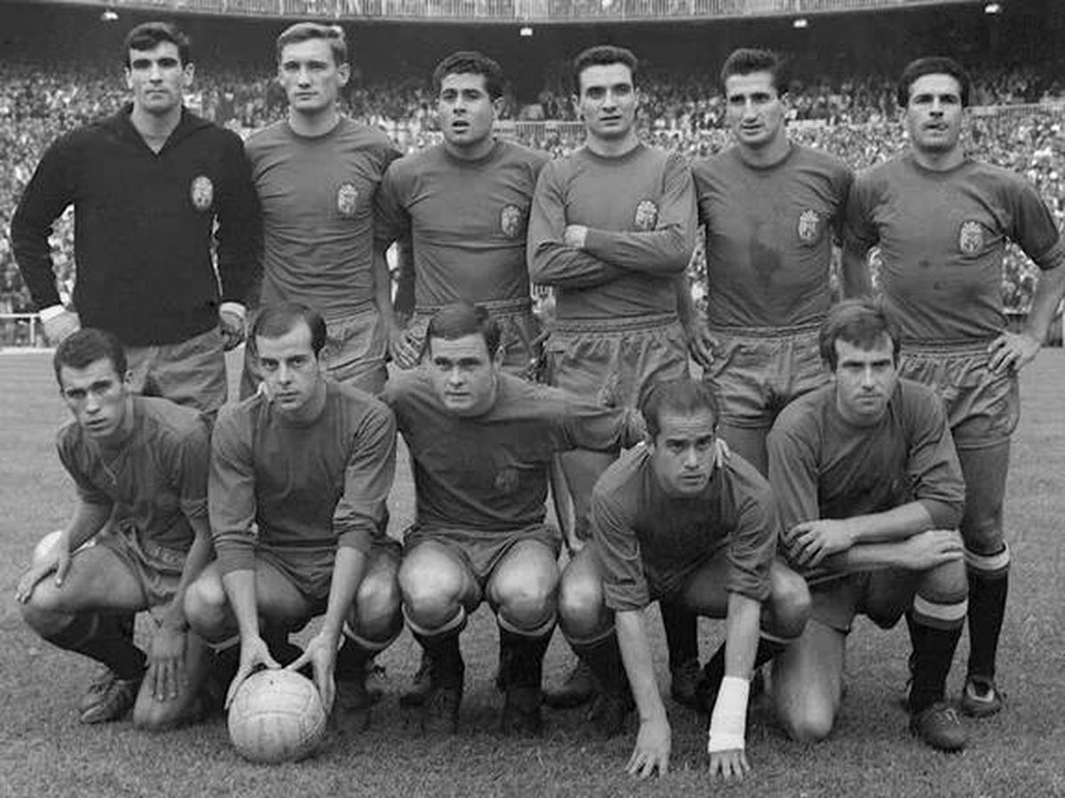 Foto: Los jugadores de España en la Eurocopa de 1964 (LUIS MILLÁN).
