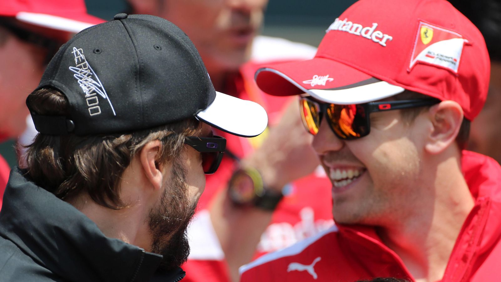 Foto: Fernando Alonso (McLaren Honda) y Sebastian Vettel (Ferrari), durante el GP de China (Imago).