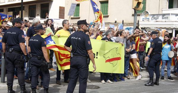 Foto: Manifestantes reclaman el 'derecho a decidir' de Cataluña. (EFE)