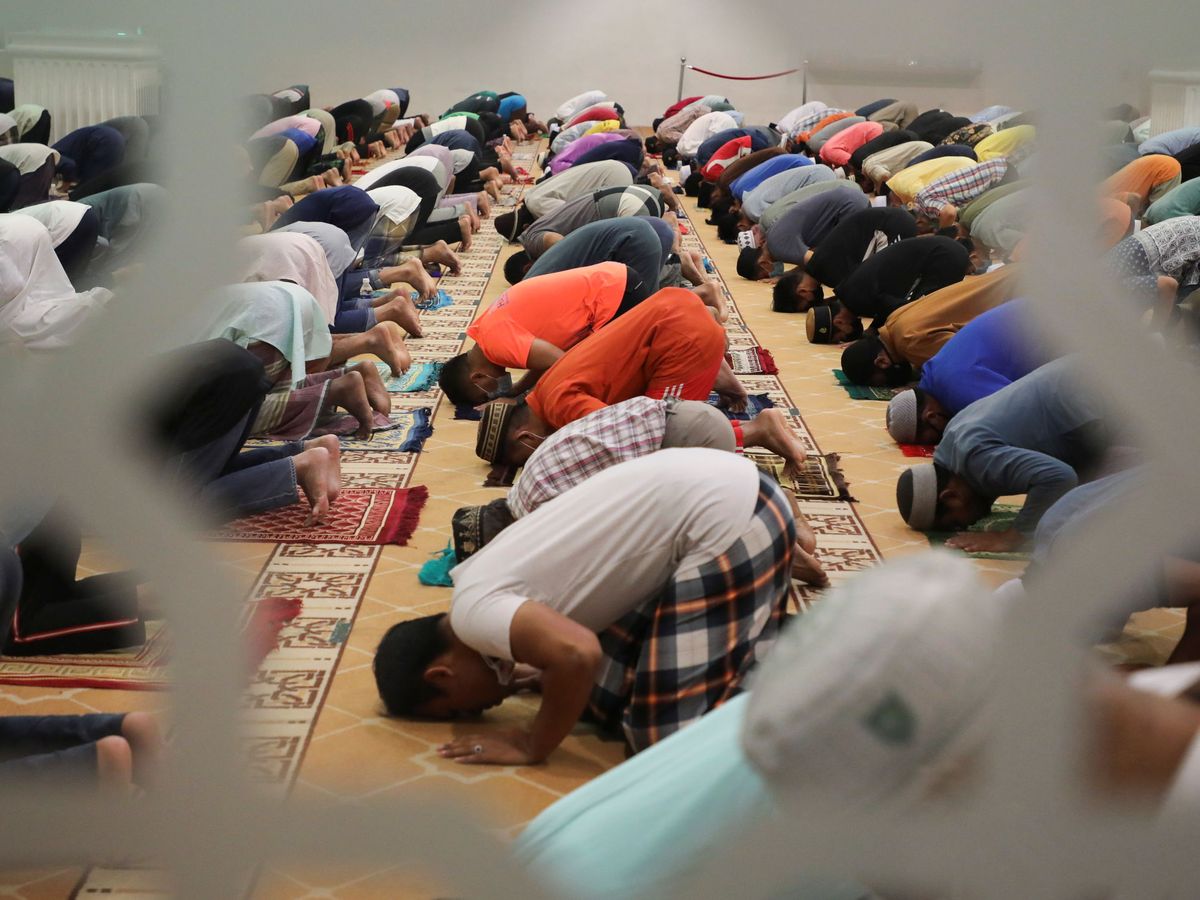 Foto: Musulmanes rezando en Kuala Lumpur. (Reuters)
