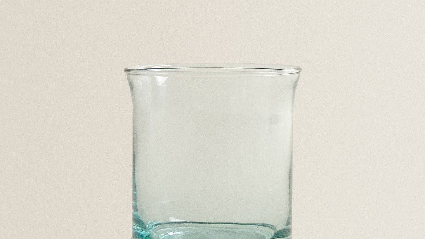 Vasos y copas de cristal reciclado.  (Cortesía)