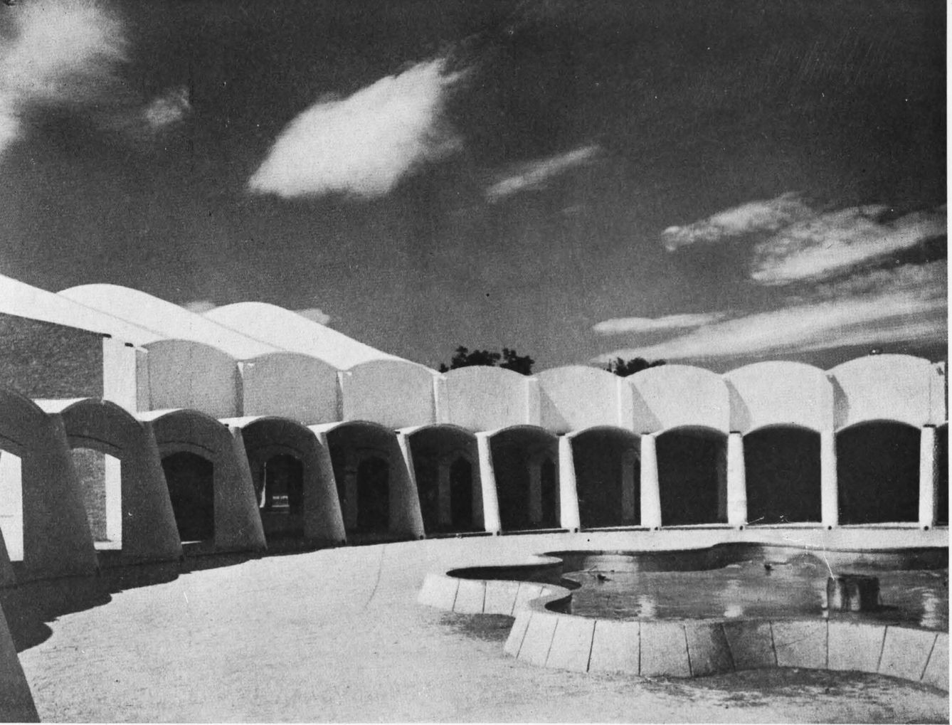 Feria del Campo. Francisco Asís Cabrero, 1950. (Revista Nacional Arquitectura, 103. 1950. Julio. COAM)