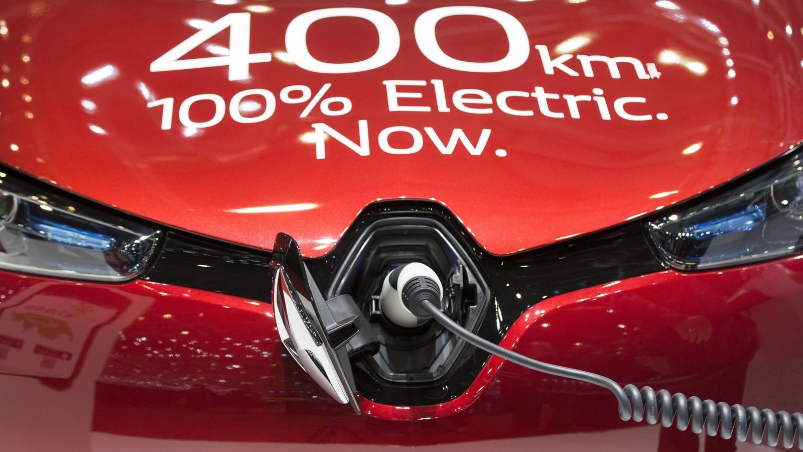 Foto: Presentación del coche eléctrico Renault ZOE durante el día abierto a la prensa del Salón Internacional del Automóvil de Ginebra (Suiza). (EFE)