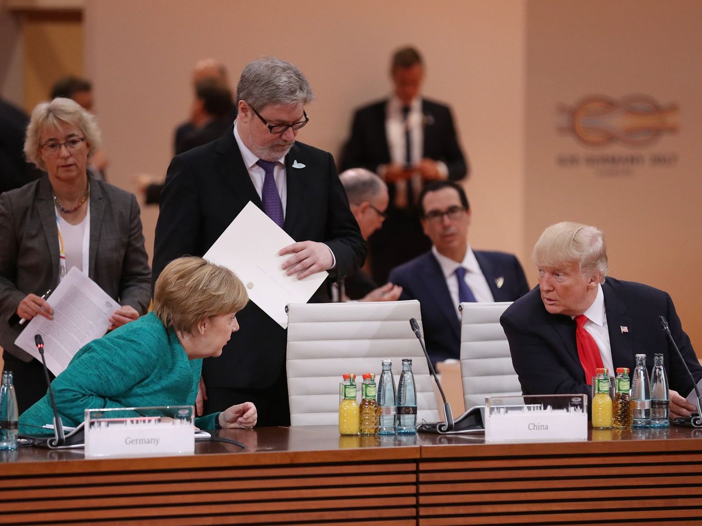 Angela Merkel y Donald Trump durante una sesión de trabajo del G20, en Hamburgo. (Reuters)