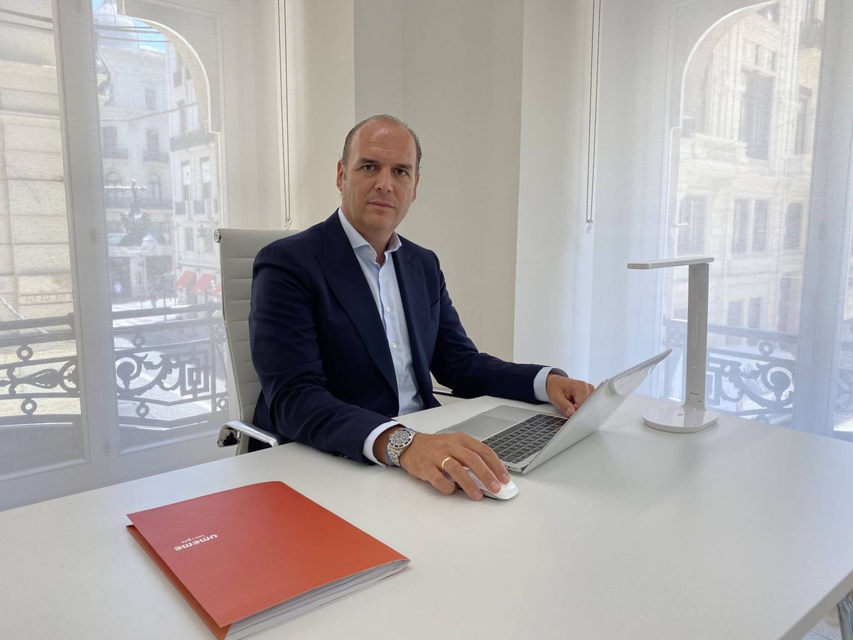 Foto: Roberto Giner, CEO de Umeme Energía, en su despacho en Valencia. 