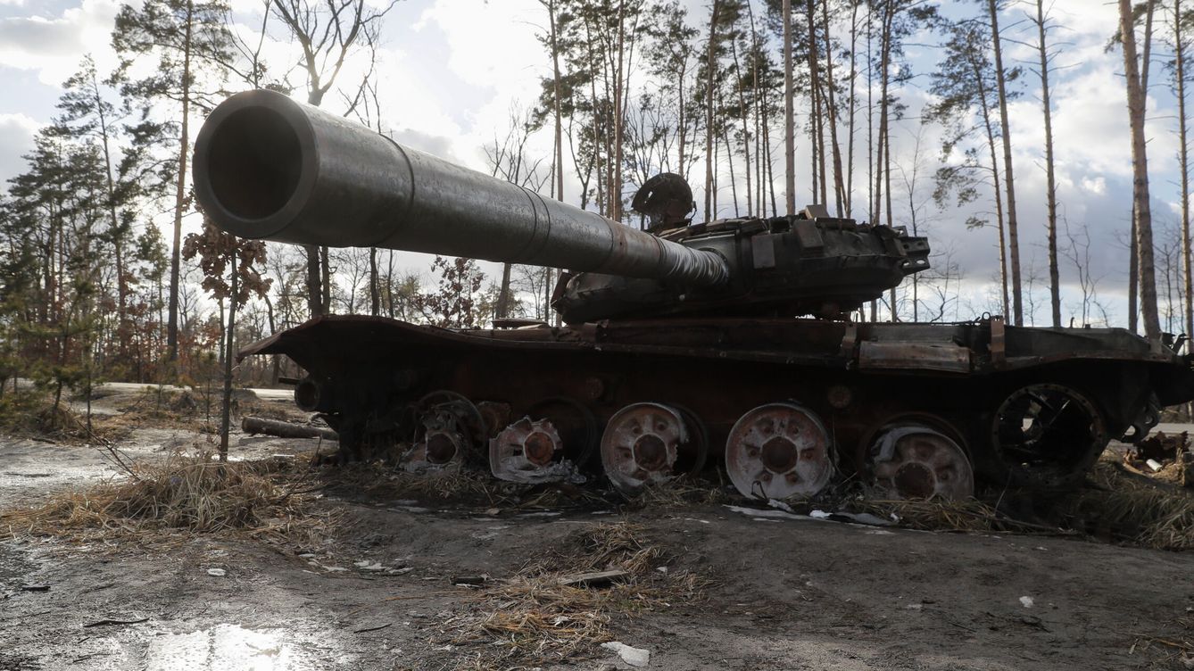 Foto: Imagen de un tanque en la guerra. (EFE/Sergey Dolzhenko)