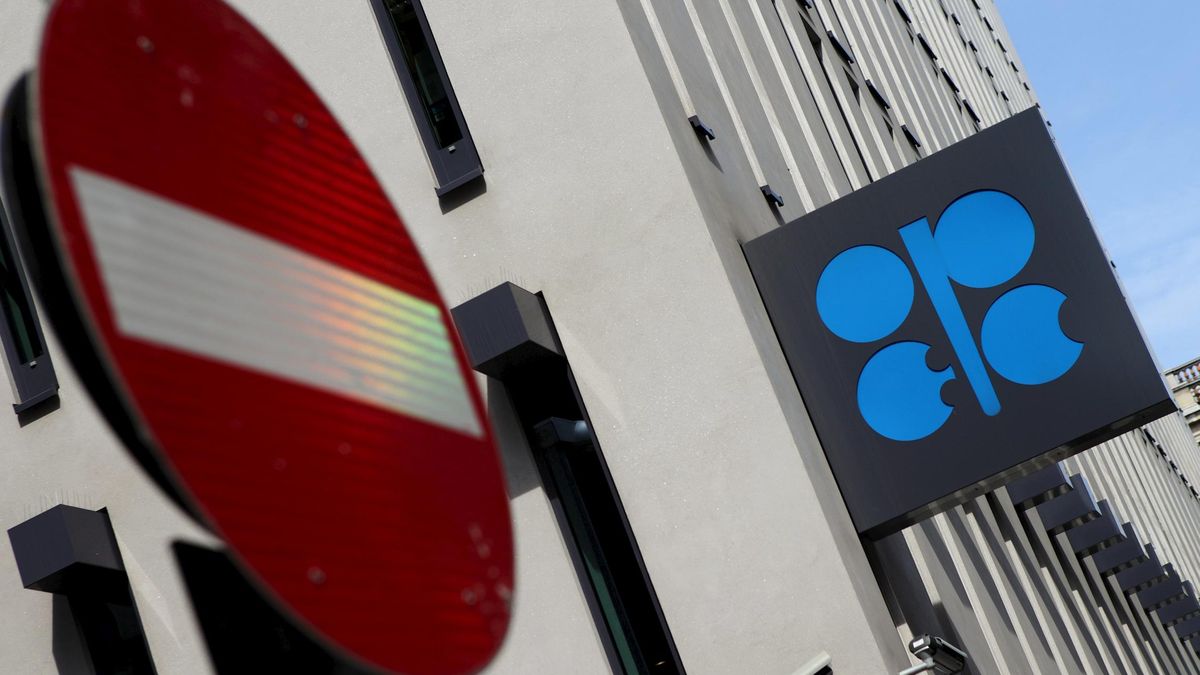 La unión hace la fuerza: la OPEP tiende la mano a Rusia y el crudo alarga su 'rebotazo'