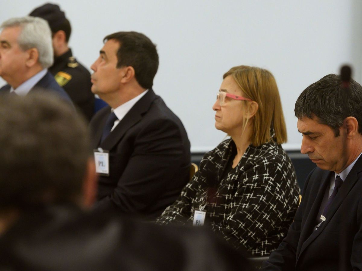 Foto: Los cuatro acusados en la Audiencia Nacional: Trapero, Laplana, Soler y Puig. (EFE)