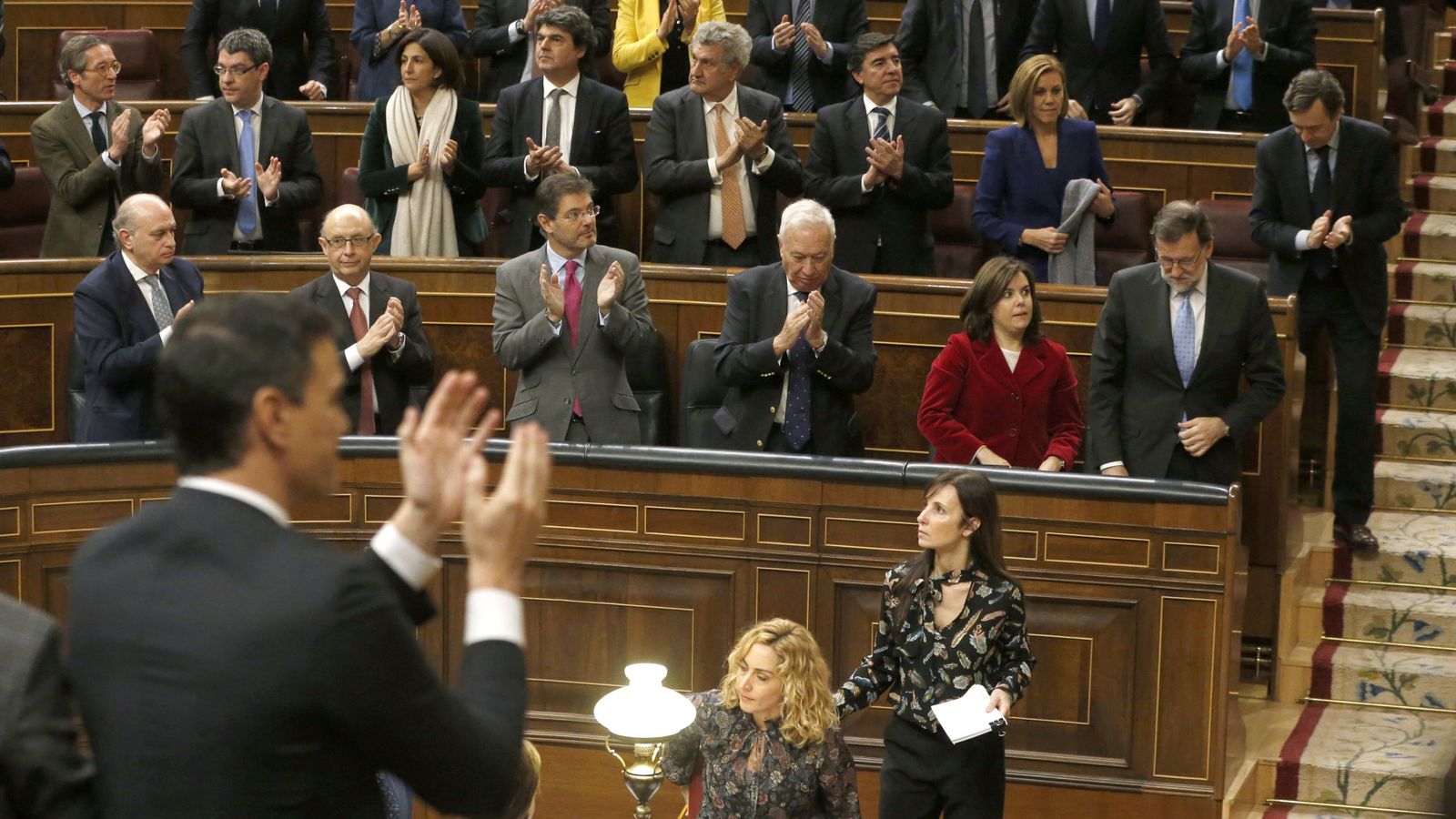 Foto: Pedro Sánchez y Mariano Rajoy, en la constitución de la Cámara baja. (EFE)
