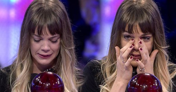 Foto: La actriz Bárbara Muñoz, secándose las lágrimas en 'Pasapalabra'.