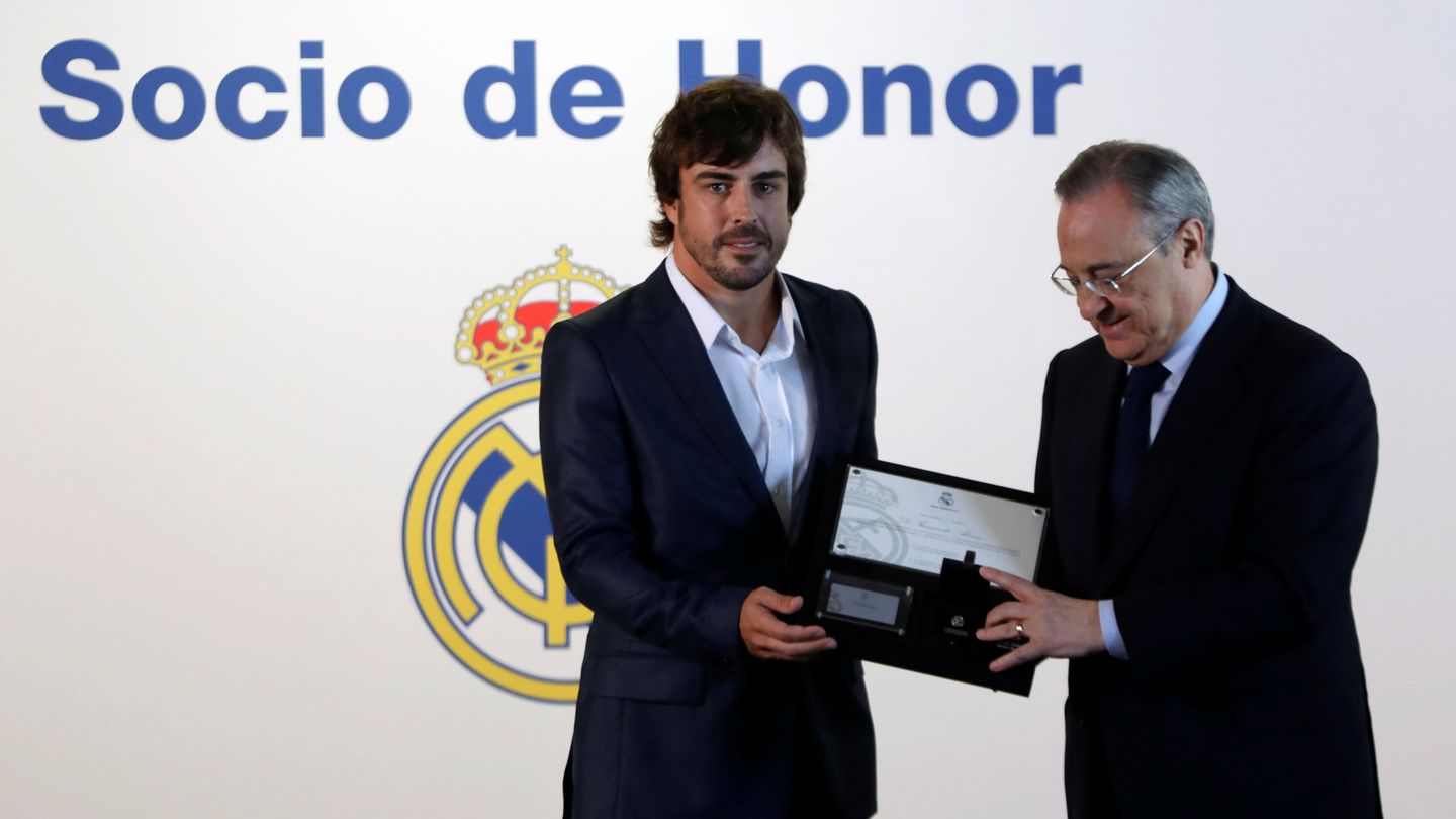 La única distinción que ha recibido Fernando Alonso en 2017 se la ha dado el Real Madrid. (Reuters)