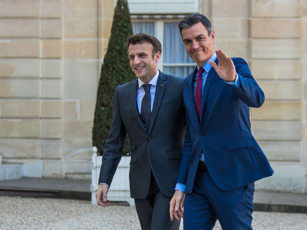 Foto: El presidente francés, Emmanuel Macron (i), y su homónimo español, Pedro Sánchez (d). (EFE/Christophe Petit Tesson)