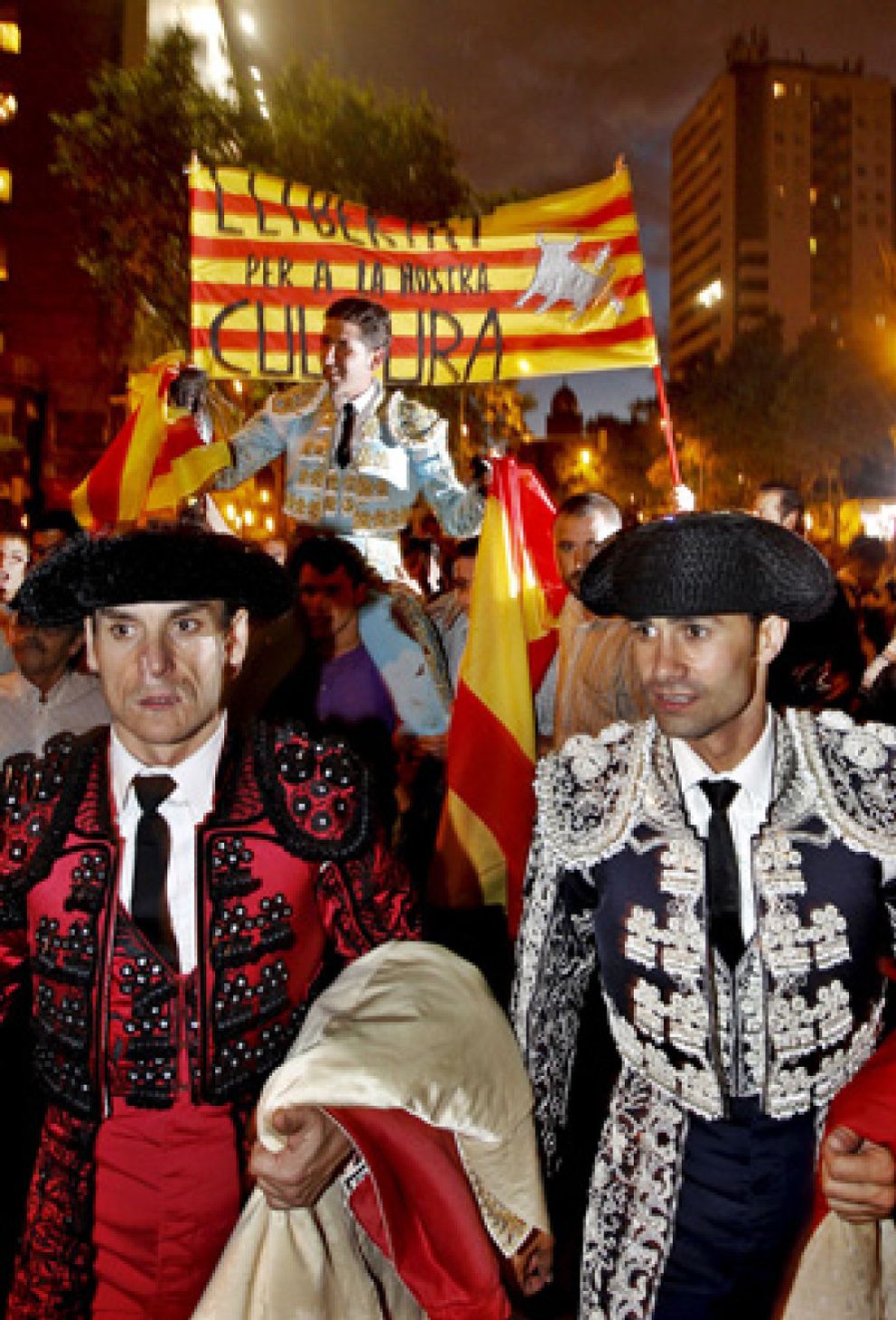 Foto: Banderas españolas y catalanas, políticos y toreros a hombros y un toro indultado para un perfecto fin de Fiesta
