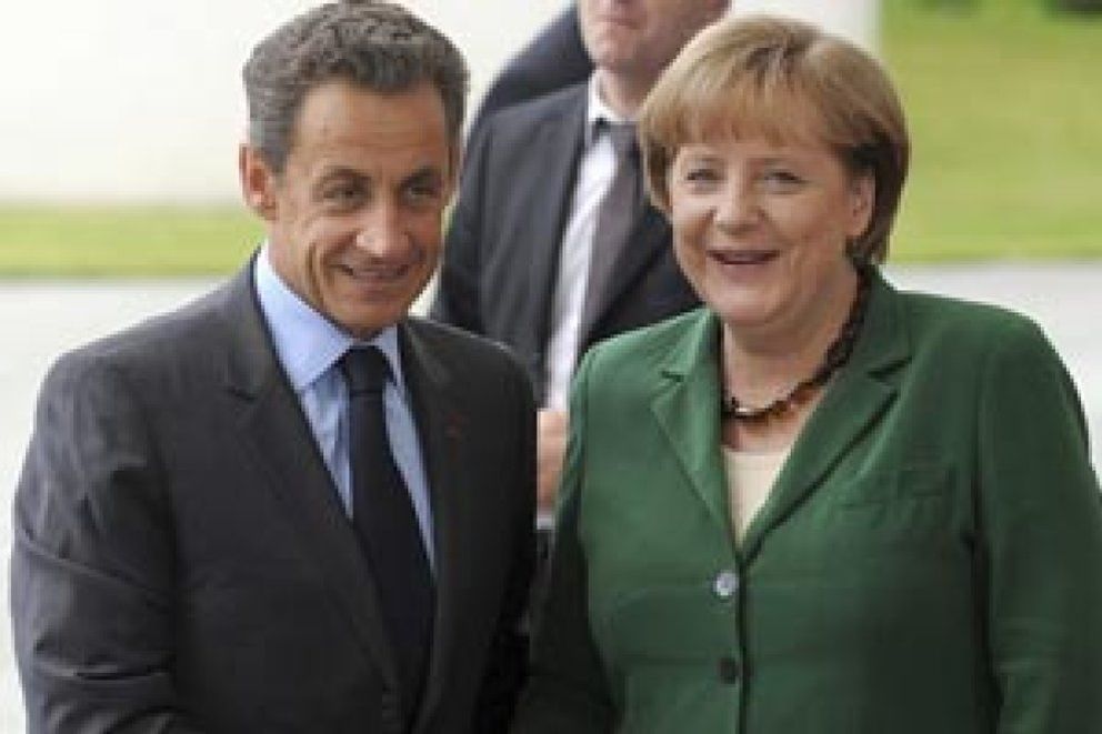 Foto: Merkel y Sarkozy aterrizan hoy en Bruselas con un pacto 'in extremis' sobre el rescate griego