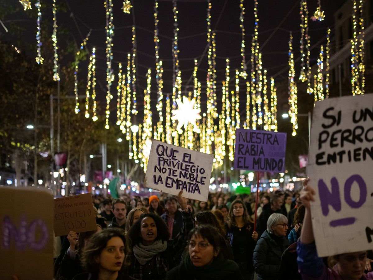 Foto: Manifestación feminista en Barcelona. (Europa Press/Lorena Sopena)