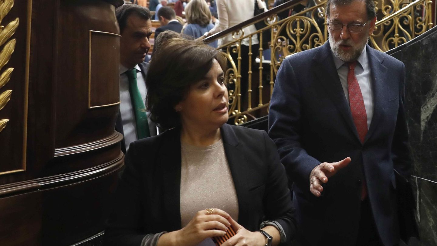 Mariano Rajoy y Soraya Sáenz de Santamaría. (EFE)