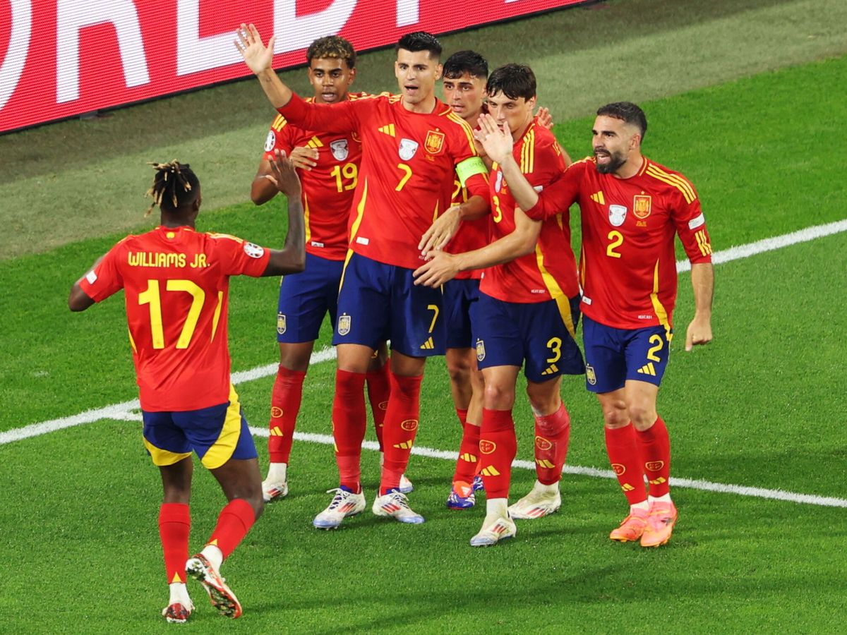 Foto: La selección española celebra el gol frente a Italia (EFE/EPA/GEORGI LICOVSKI).