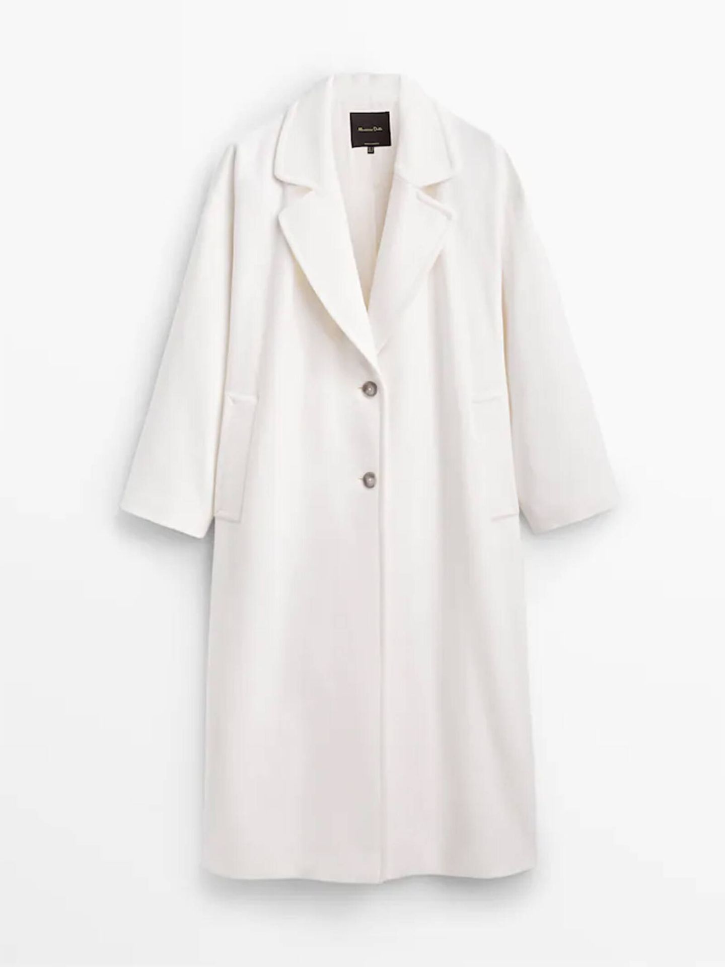 El abrigo blanco de Massimo Dutti para looks elegantes y con estilo. (Cortesía)