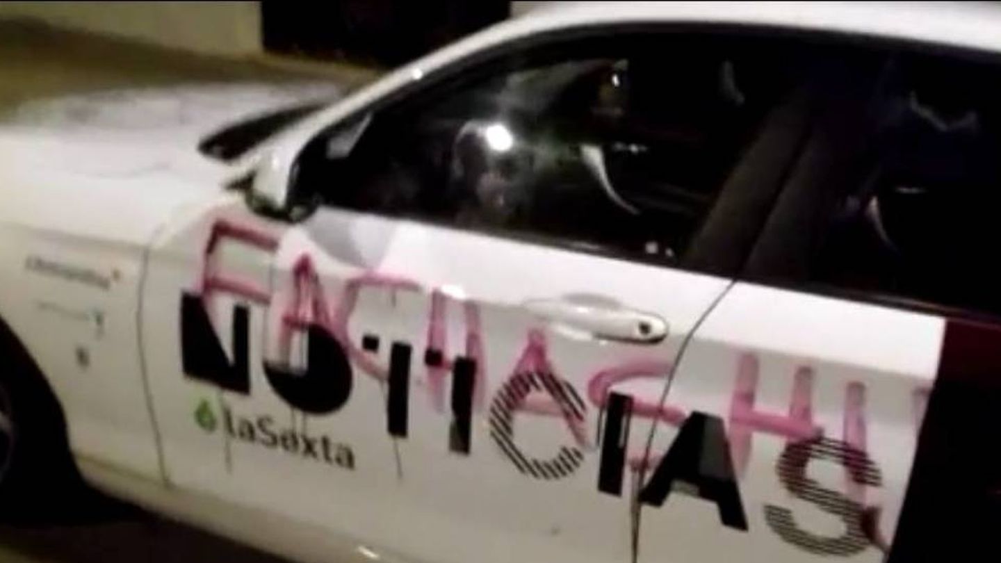 Vehículo de La Sexta, atacado con pintura en Cataluña. (Atresmedia)