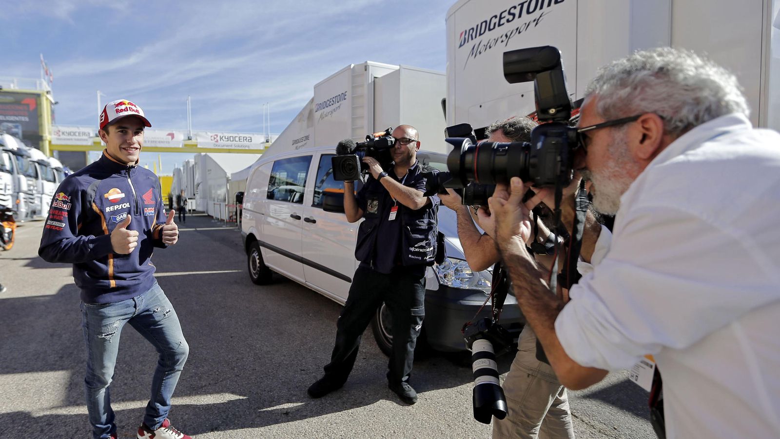 Foto: Marc Márquez a su llegada a Cheste este miércoles (Efe).